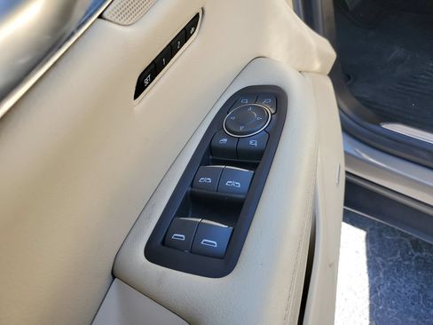 Used 2018 Cadillac XT5 Luxury w/ Driver Awareness Package FWD image 17
