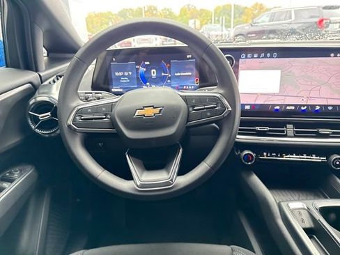 New 2026 Chevrolet Equinox EV LT image 13