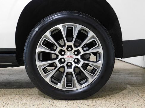 Used 2025 GMC Yukon XL Denali w/ Denali Reserve Package AWD/4WD image 96
