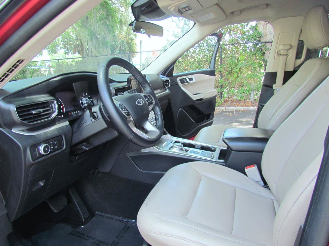 Used 2020 Ford Explorer XLT w/ Equipment Group 202A RWD image 14