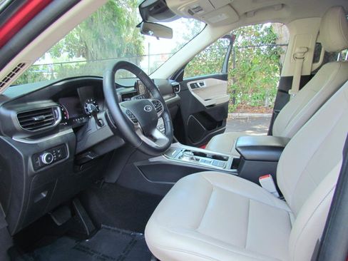 Used 2020 Ford Explorer XLT w/ Equipment Group 202A RWD image 14