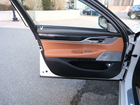 Used 2020 BMW 750i xDrive w/ Executive Package image 18