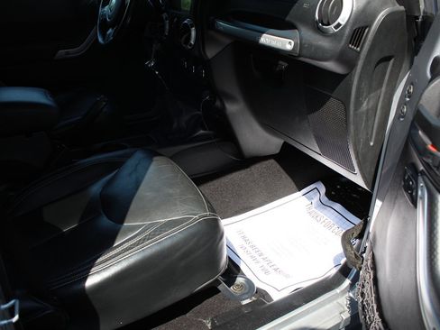 Used 2015 Jeep Wrangler Unlimited Sahara w/ Dual Top Group image 13