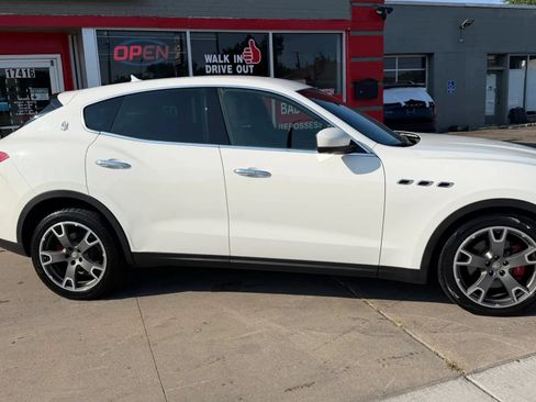 Used 2017 Maserati Levante AWD/4WD image 5