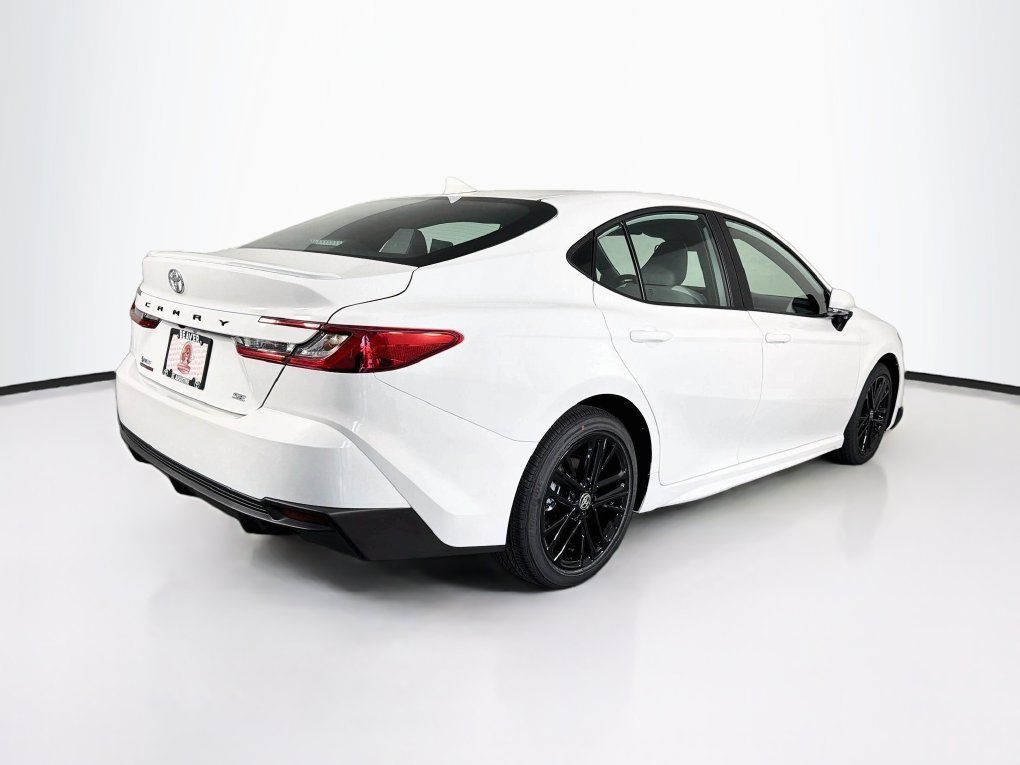 Used 2026 Toyota Camry SE FWD image 10