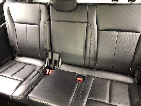 Used 2020 Ford Expedition XLT w/ Equipment Group 202A AWD/4WD image 23