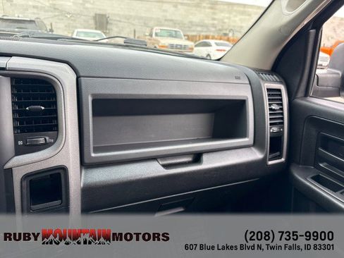 Used 2018 RAM 2500 Tradesman w/ Chrome Appearance Group image 18