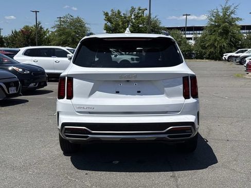 Used 2023 Kia Sorento EX w/ Panoramic Sunroof Package FWD image 3