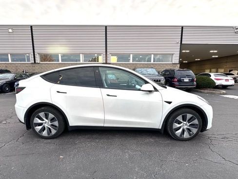 Used 2023 Tesla Model Y Long Range image 8