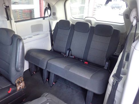 Used 2009 Dodge Grand Caravan SXT w/ Entertainment Group 2 image 14