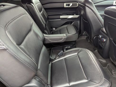 Used 2020 Ford Explorer XLT w/ Equipment Group 202A image 14