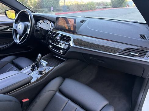 Used 2018 BMW 530i RWD image 19