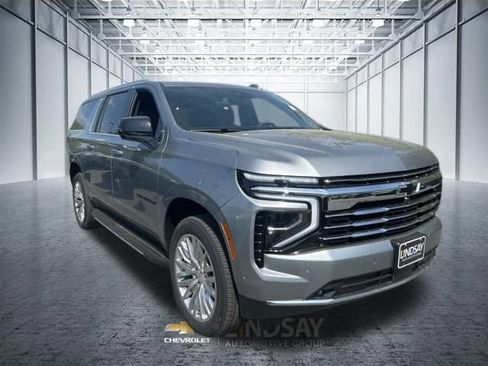 New 2026 Chevrolet Suburban LT w/ Comfort Package AWD/4WD image 3