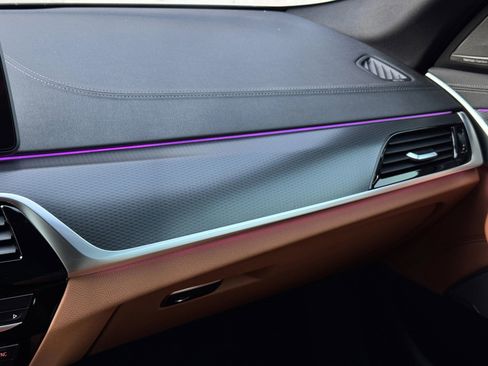 Used 2021 BMW M550i xDrive w/ Premium Package image 62