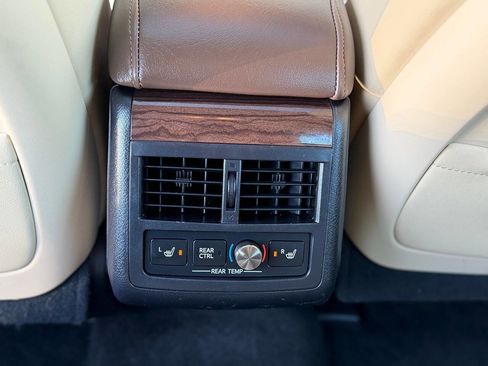 Used 2014 Toyota Avalon Limited image 46