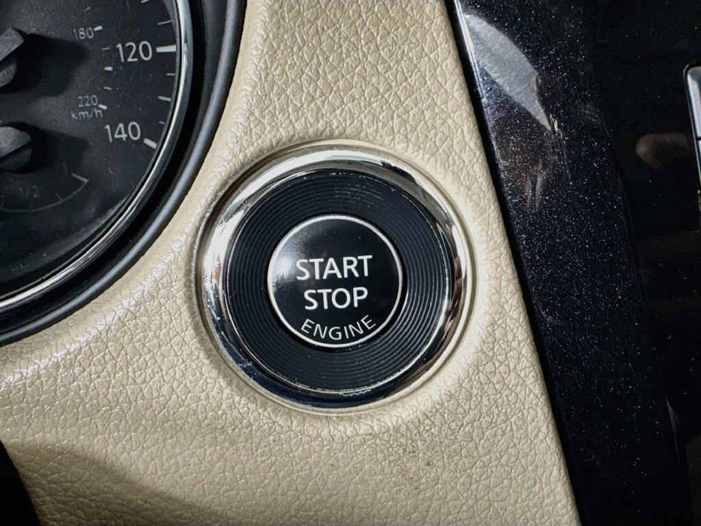 Used 2020 Nissan Rogue SV AWD/4WD image 30