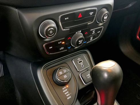 Used 2019 Jeep Compass Trailhawk AWD/4WD image 33