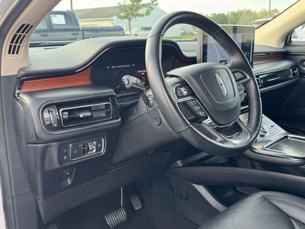 Used 2021 Lincoln Nautilus Reserve AWD/4WD image 2