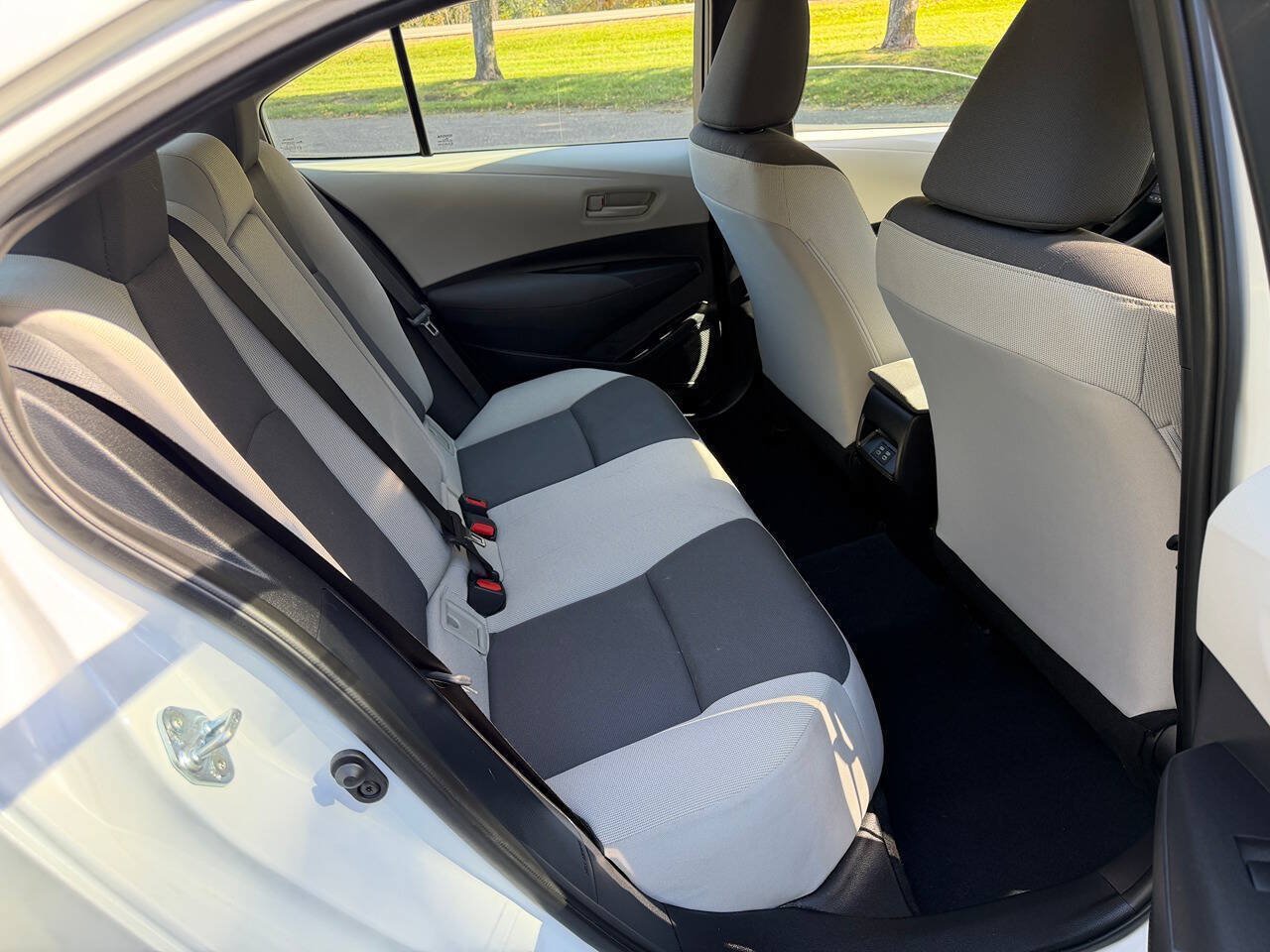 Used 2025 Toyota Corolla LE FWD image 13