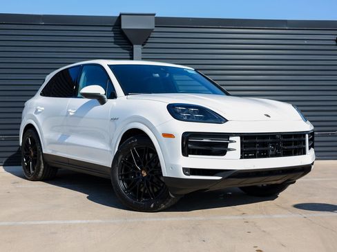 New 2025 Porsche Cayenne E-Hybrid image 9