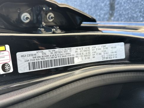 Used 2019 RAM 1500 Laramie image 37