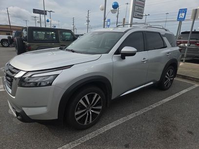 Used 2025 Nissan Pathfinder Platinum