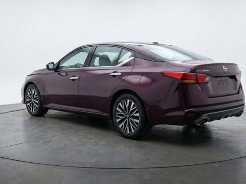 Used 2025 Nissan Altima 2.5 SV FWD image 6
