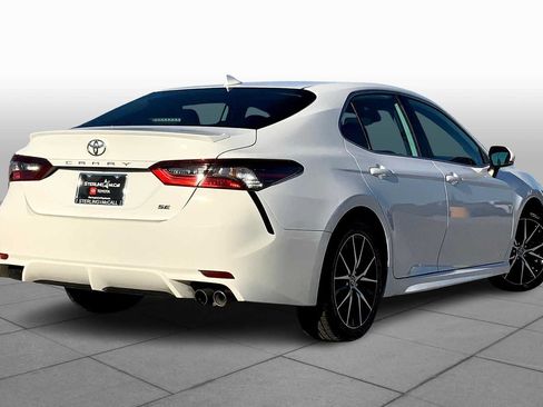 Used 2022 Toyota Camry SE FWD image 13