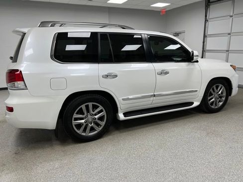 Used 2015 Lexus LX 570 4WD w/ Luxury Package image 11
