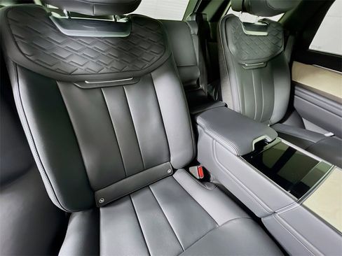 Used 2023 Land Rover Range Rover SV image 30
