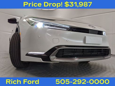 Used 2025 Toyota Prius XLE image 28