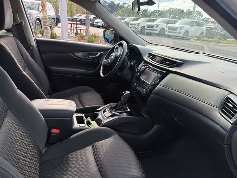 Used 2018 Nissan Rogue SV w/ Premium Package image 13