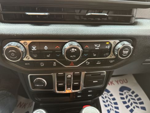Used 2024 Jeep Wrangler Unlimited Sport AWD/4WD image 8