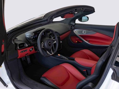 Used 2025 McLaren Artura Spider image 20