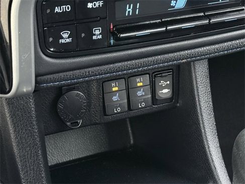 Used 2017 Toyota Corolla XSE image 30