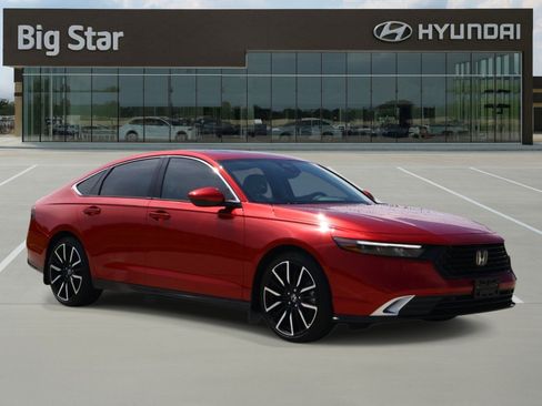 Used 2025 Honda Accord Touring image 6