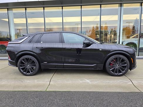 New 2026 Cadillac Lyriq V image 6