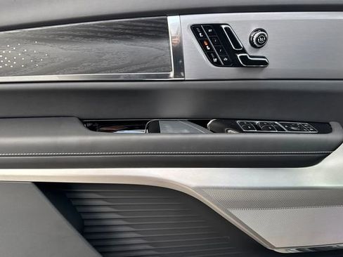 New 2026 Cadillac Vistiq Platinum image 11