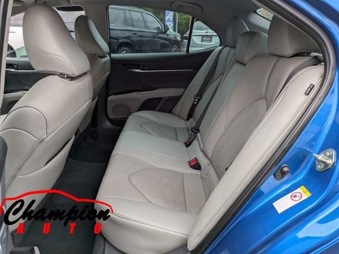Used 2018 Toyota Camry XSE FWD image 16