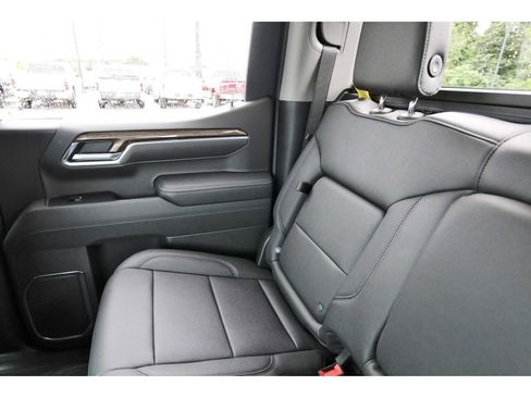 Used 2026 Chevrolet Silverado 1500 LT Trail Boss w/ Convenience Package II AWD/4WD image 9
