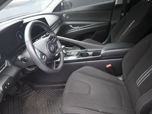 Used 2025 Hyundai Elantra SEL FWD image 12