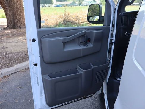 Used 2018 Chevrolet Express 2500 Extended RWD image 24