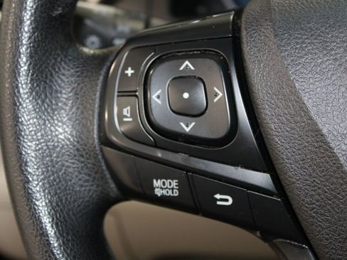 Used 2017 Toyota Camry LE image 28