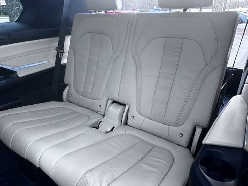 Used 2022 BMW X7 xDrive40i w/ Premium Package image 31