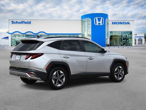 Used 2025 Hyundai Tucson SEL FWD image 3