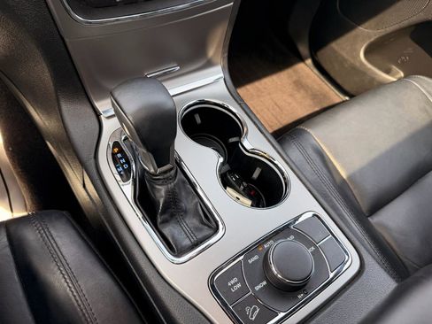 Used 2018 Jeep Grand Cherokee Limited image 39