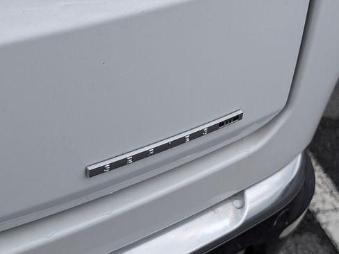 Used 2022 Jeep Wagoneer Series III w/ Rear Seat Video Group 1 AWD/4WD image 10