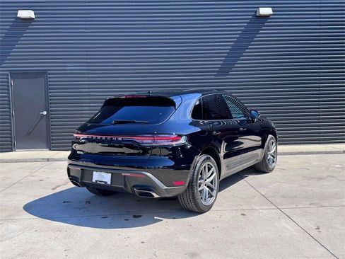 Certified 2025 Porsche Macan AWD/4WD image 8