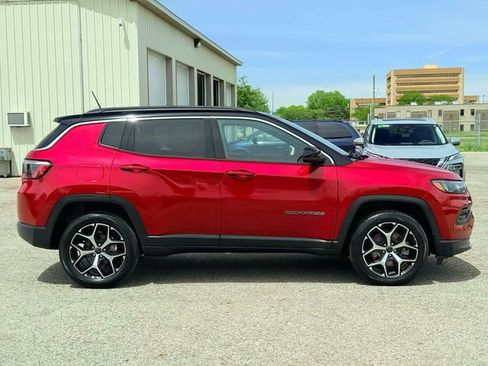 Certified 2025 Jeep Compass Limited AWD/4WD image 4