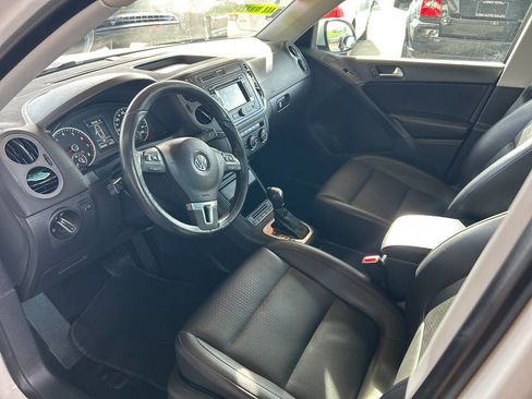 Used 2013 Volkswagen Tiguan S image 7